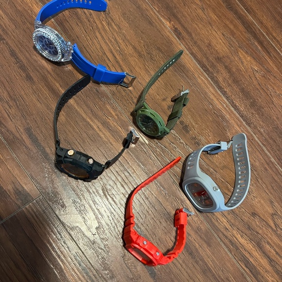 Stylish Men's Watch Set in Blue, Black, Green, Red, and Gray - Picture 3 of 4